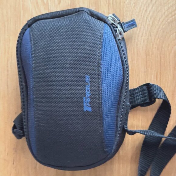 TARGUS Camera Case Zippered Bag, Adjustable Strap, Black/Blue, Model DLEC200B - Picture 1 of 16
